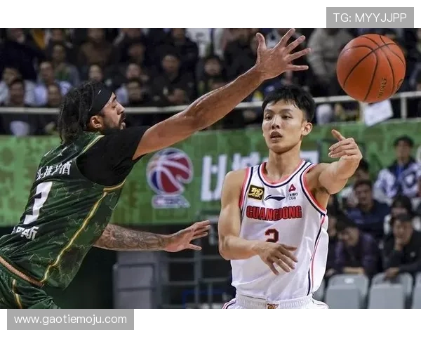 郭昊文砍下42分 徐杰伤退难阻广东落败